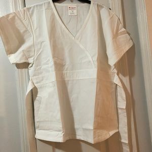 NWT  white scrub top   2 xl